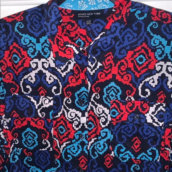 Beautiful and full of color button up - Picture 3 of 5